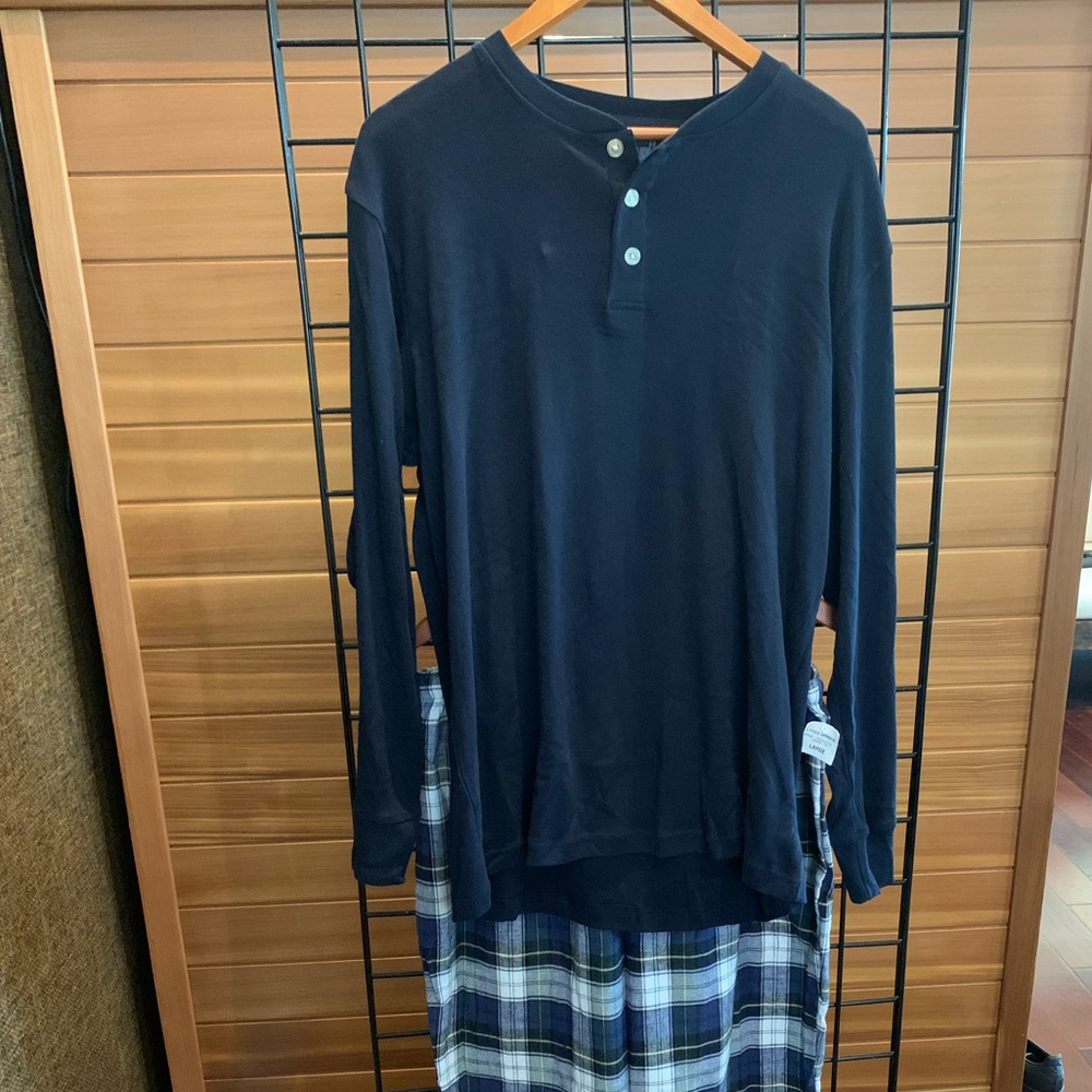 Never worn 2 Piece Club Room Pajama Set